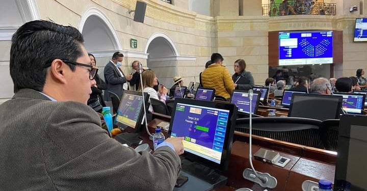 Aprobado en primer debate: Proyecto de ley que busca la autonomía sanitaria en Colombia.