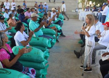 1.400 pequeños ganaderos del Atlántico reciben suplementos para a sus animales