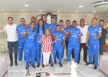 Gobernadora recibió a los entrenadores de ‘Misión Fútbol’ tras su regreso de España