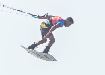 Cuatro colombianos buscan un cupo a cuartos de final en el Mundial de Kitesurf