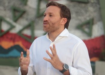 Más ingresos y una ruta segura de protección, la propuesta de Carlos Acosta Juliao para las mujeres