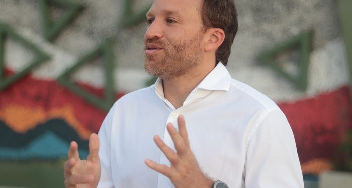 Más ingresos y una ruta segura de protección, la propuesta de Carlos Acosta Juliao para las mujeres