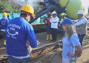 La Gran Vía sigue avanzando: empezó la pavimentación de la calzada sur