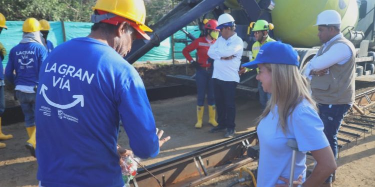 La Gran Vía sigue avanzando: empezó la pavimentación de la calzada sur