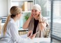 ¿Cómo afecta el cáncer la salud reproductiva de la mujer?