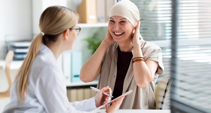 ¿Cómo afecta el cáncer la salud reproductiva de la mujer?