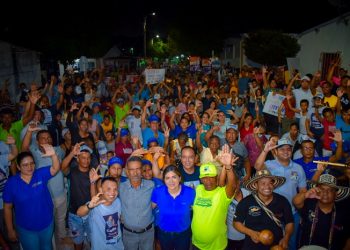 «Viernes de Barrio” punto de encuentro de Carmiña Navarro y los galaperos