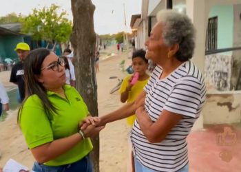 Elvira Gutiérrez visita el barrio el Pasito de Soledad