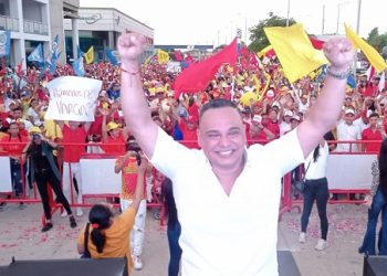 Impresionante el pueblo galapero al lanzamiento de la campaña del aspirante a la alcaldía Fabián Bonnet