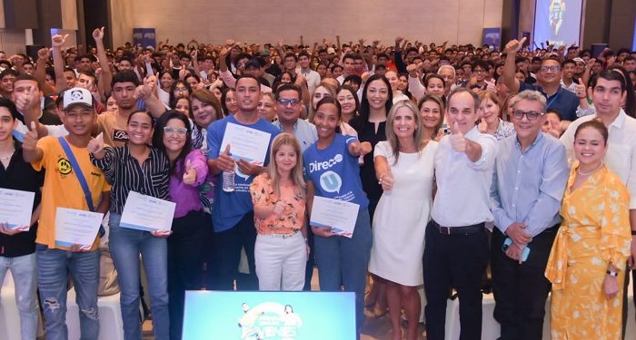 Gobernadora del Atlántico entregó becas a 1.085 jóvenes que irán ‘Directo a la U’