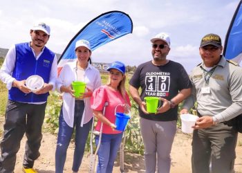 Gobernadora del Atlántico inició siembra de mangle en Salinas del Rey