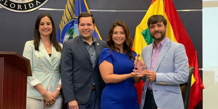 En beneficio de estudiantes barranquilleros, la IUB firma convenio con universidad de Florida