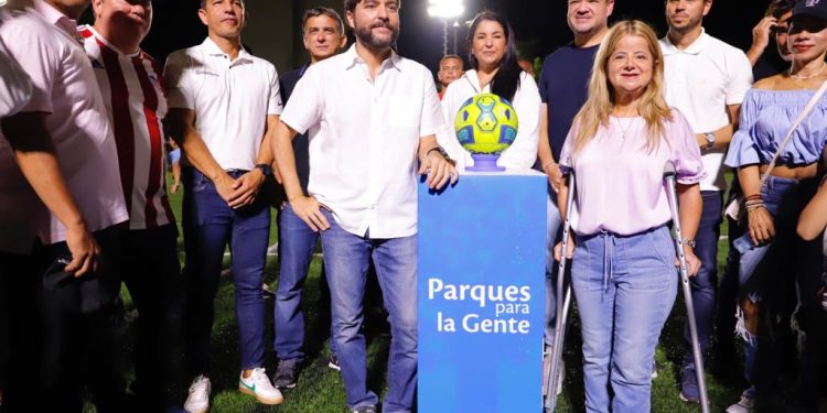 Gobernadora del Atlántico y Alcalde de Barranquilla entregaron el parque y cancha de San Isidro