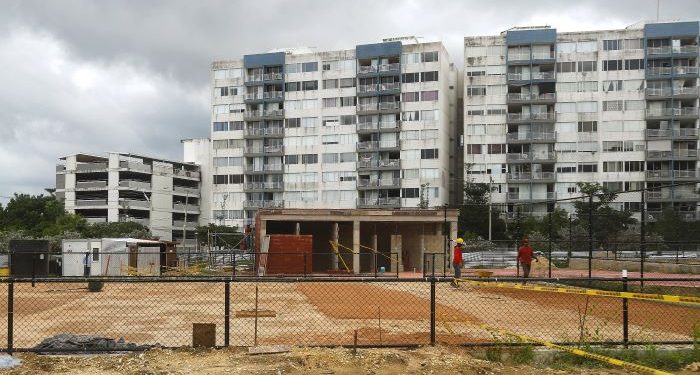 Parque con vocación deportiva: en Villa Carolina se construyen 3 canchas de tenis