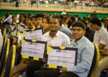 1.370 bachilleres de las IED recibieron doble titulación en la IUB