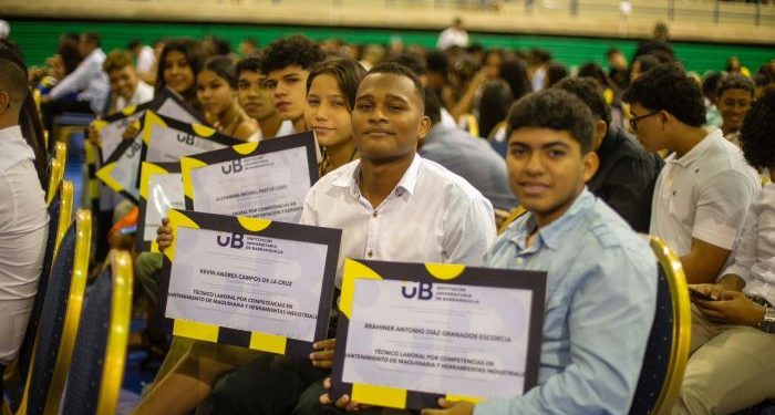 1.370 bachilleres de las IED recibieron doble titulación en la IUB