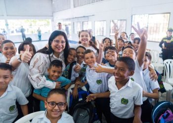 Alcaldesa de Soledad oficializa inicio de clases y da bienvenida a estudiantes y comunidad educativa