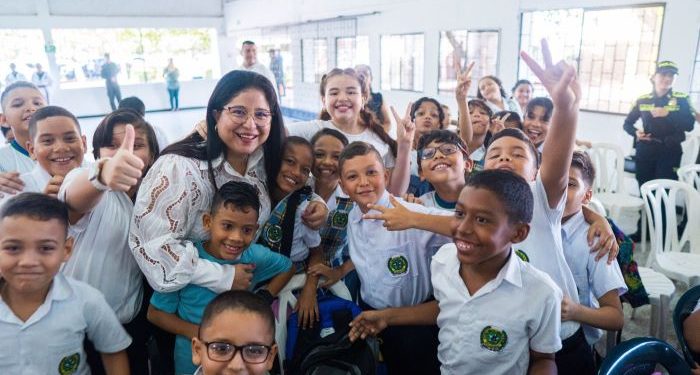 Alcaldesa de Soledad oficializa inicio de clases y da bienvenida a estudiantes y comunidad educativa