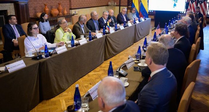 Política Nacional de Drogas y reforma agraria, temas de interés para congresistas de EEUU en Colombia