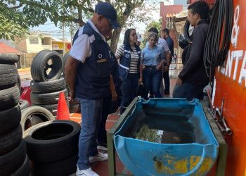 Casa a casa, Distrito realiza búsqueda activa comunitaria para prevenir el dengue 