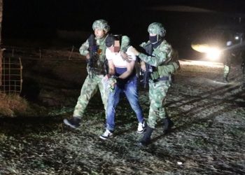 Ejército Nacional rescata a un hombre que era movilizado con cadenas en una vía en el sur de Bolívar