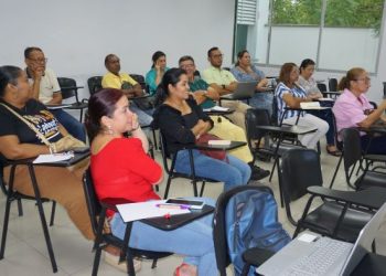 Inician formación en inglés 1.600 docentes y directivos becados por la Administración distrital