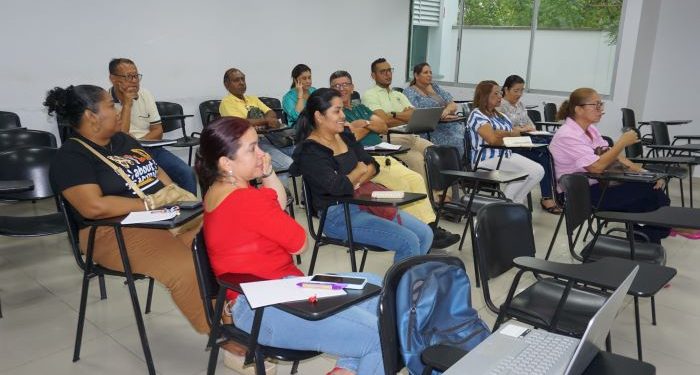 Inician formación en inglés 1.600 docentes y directivos becados por la Administración distrital