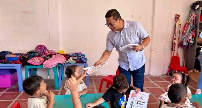 Alcaldía de Malambo entregó 440 textos literarios para estudiantes de preescolar