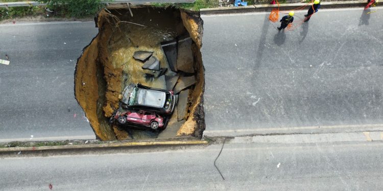 Cuatro fallecidos por siniestro en Soledad al desplomarse placa en el puente de la calle 30