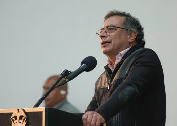 ‘Están intentando quitarle el derecho político a la gente que votó por Petro y a Petro’, denuncia presidente de la República