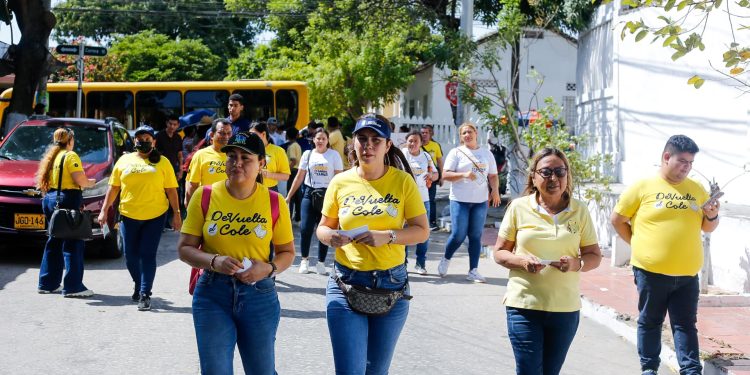 La administración municipal hizo un llamado a los padres de familia a acercarse a la Secretaría de Educación y verificar cuales son las instituciones educativas que tienen cupo y matricular a sus hijos. Soledad esta De Vuelta al Cole.