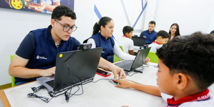 Con tecnología de identificación biométrica a los estudiantes, Soledad audita y realiza el seguimiento a instituciones educativas contratadas