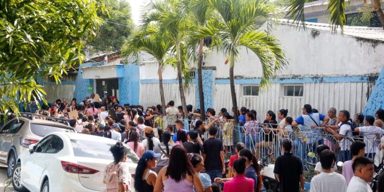 Soledad garantiza permanencia escolar a los estudiantes con exitosa jornada de Matriculatón