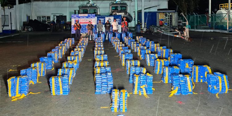 Fuerza Naval del Pacífico incautó dos toneladas de cocaína avaluada en US$95 millones