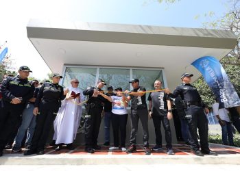 Alcalde Char entrega nuevo CAI en La Victoria