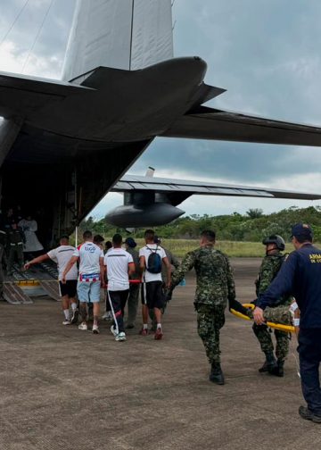 Petro agradece a los pobladores de Puerto Leguízamo, Putumayo, que apoyaron en rescate de soldados en accidente del avión Hércules