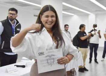 Andrea Vargas recibe credencial y reafirma su compromiso de trabajar por el Atlántico sin divisiones