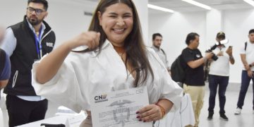 Andrea Vargas recibe credencial y reafirma su compromiso de trabajar por el Atlántico sin divisiones