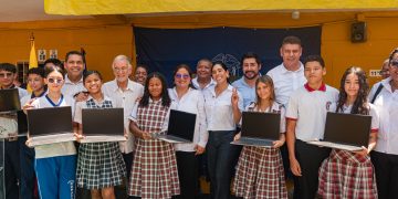 MinTic y la Alcaldía de Soledad cierran brecha digital con la entrega de 142 computadores a estudiantes del sector oficial