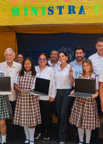 MinTic y la Alcaldía de Soledad cierran brecha digital con la entrega de 142 computadores a estudiantes del sector oficial