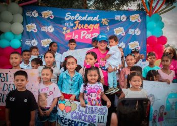 ¡En el día de la niñez, Soledad se la jugó por la paz en su chiva de la alegría!