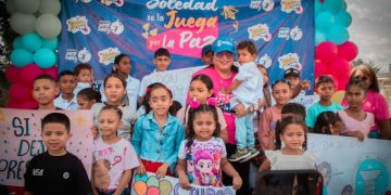 ¡En el día de la niñez, Soledad se la jugó por la paz en su chiva de la alegría!