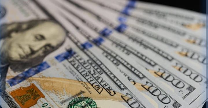 Dólar se desploma en Colombia y alcanza niveles que no se veían desde 2021