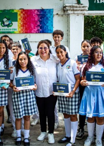 «El único reto que deben cumplir es estudiar» : alcaldesa de Soledad cumple la meta de entregar 2.270 tablets a estudiantes