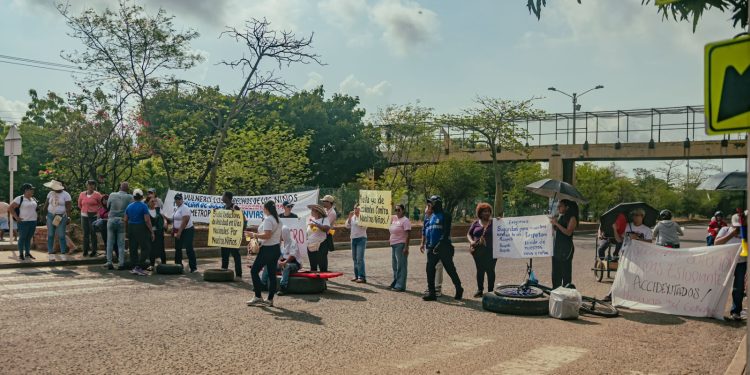 Alcaldía de Soledad exige soluciones inmediatas y definitivas para garantizar la seguridad de 10.918 estudiantes en el corredor de la calle 30