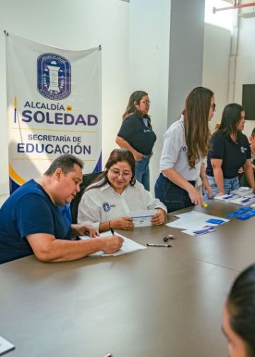 Soledad se pone al día con sus docentes: 761 bonos de dotación fueron entregados a 181 educadores